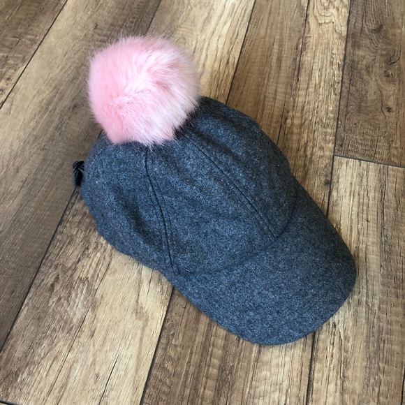 ๐ Wool cap with pink pompon - Picture 1 of 3